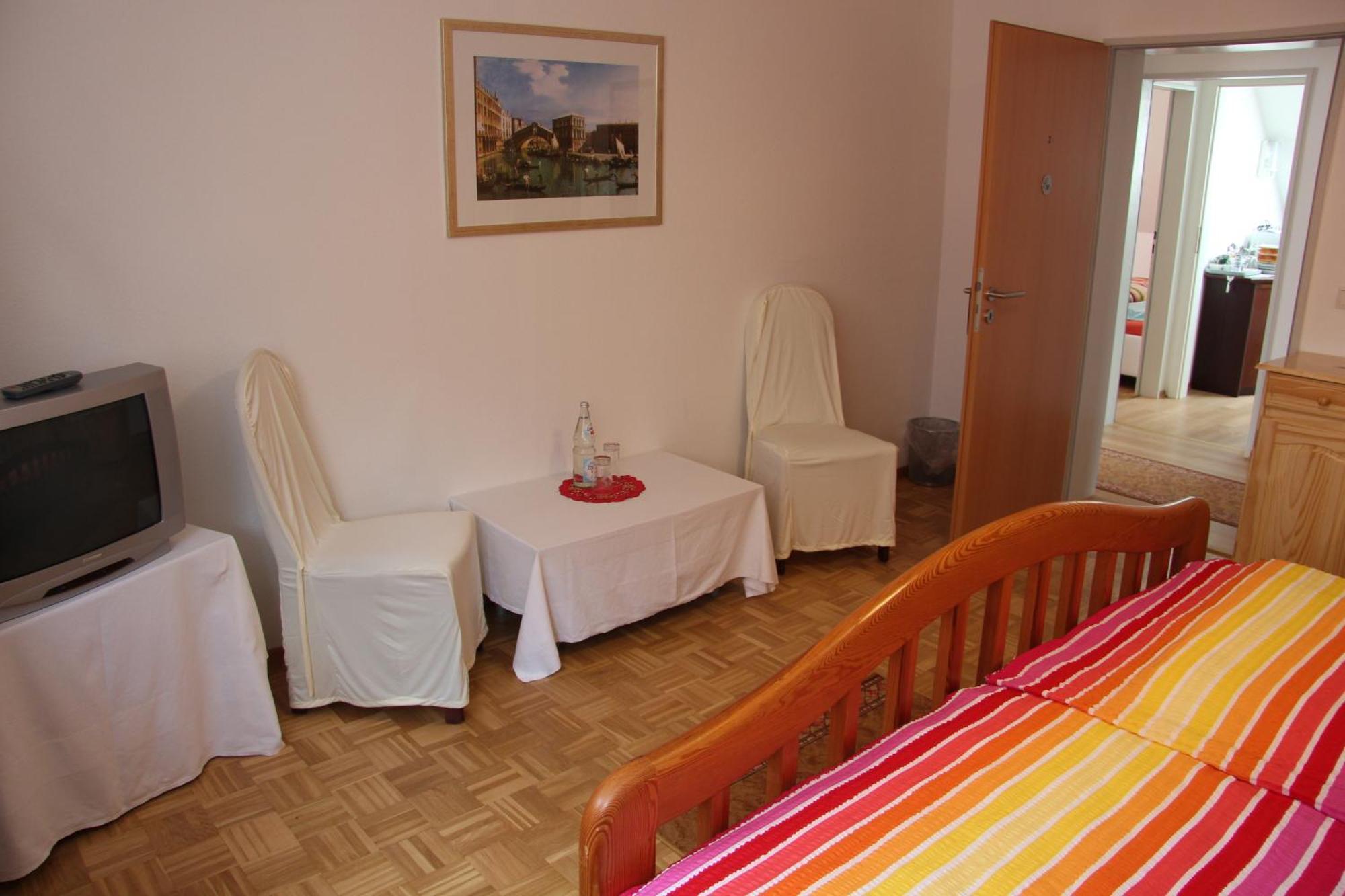 Hotel Am Schloss Neuenstein Kamer foto