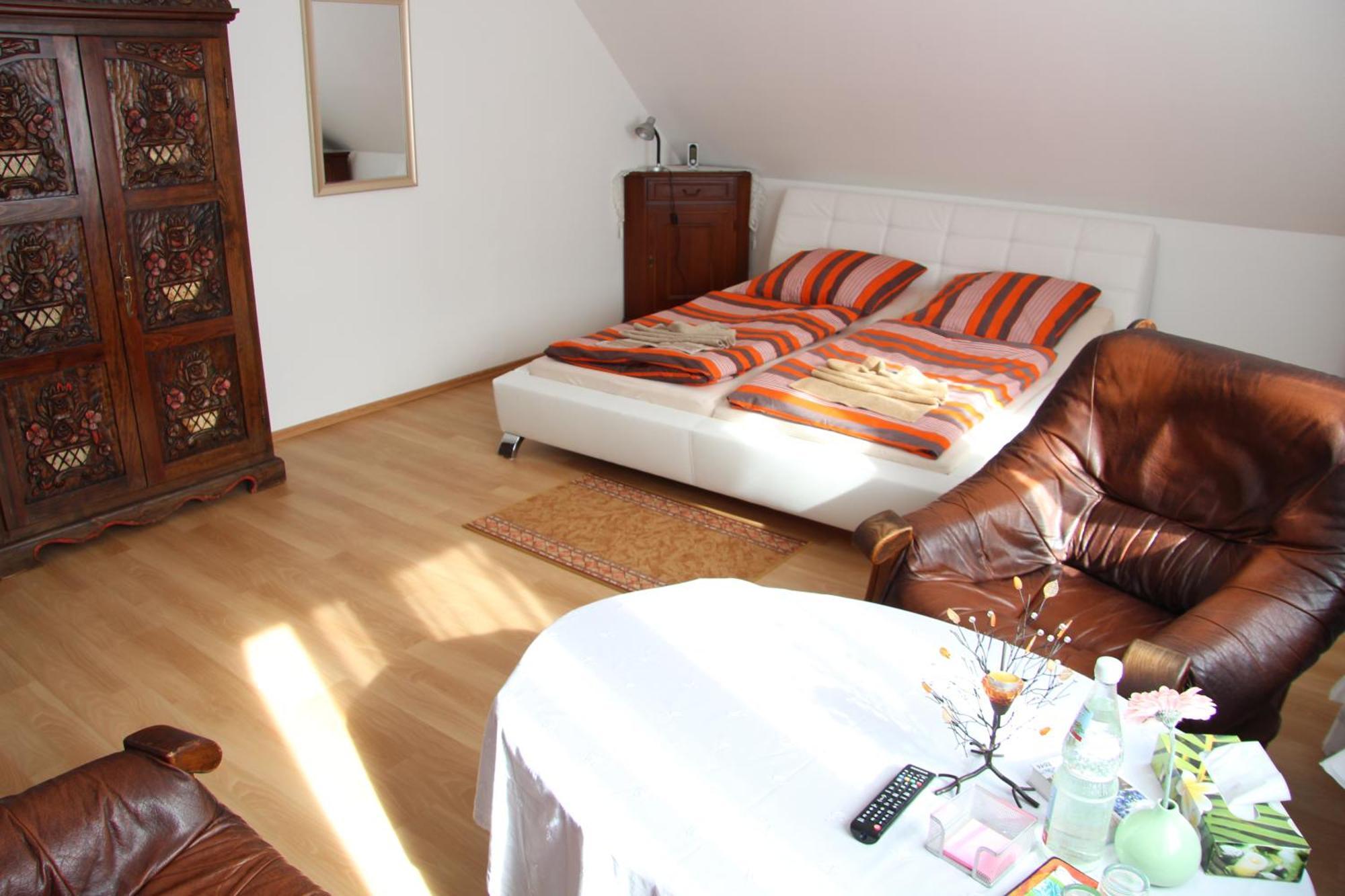 Hotel Am Schloss Neuenstein Kamer foto
