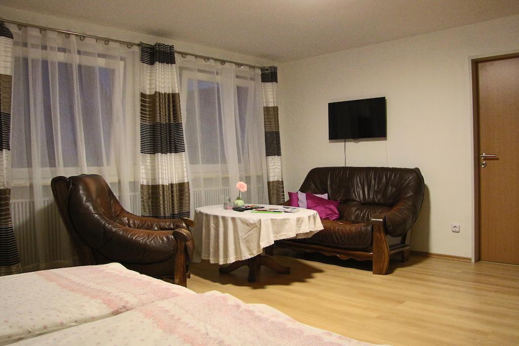 Hotel Am Schloss Neuenstein Kamer foto