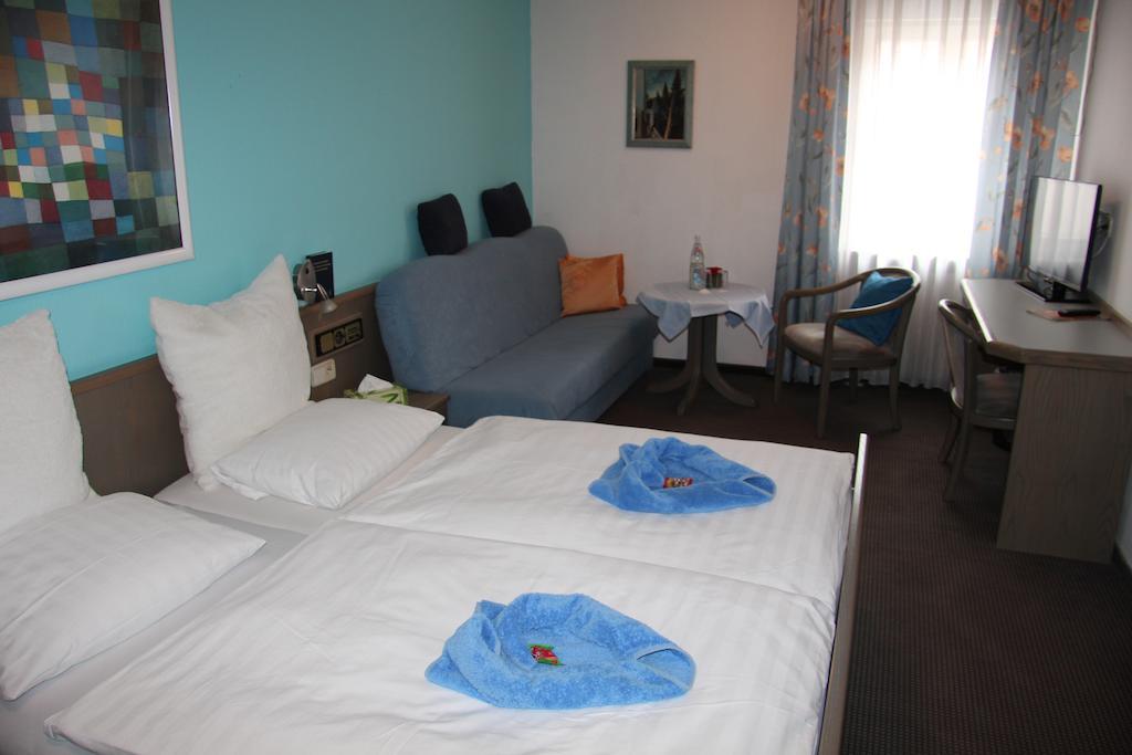 Hotel Am Schloss Neuenstein Kamer foto