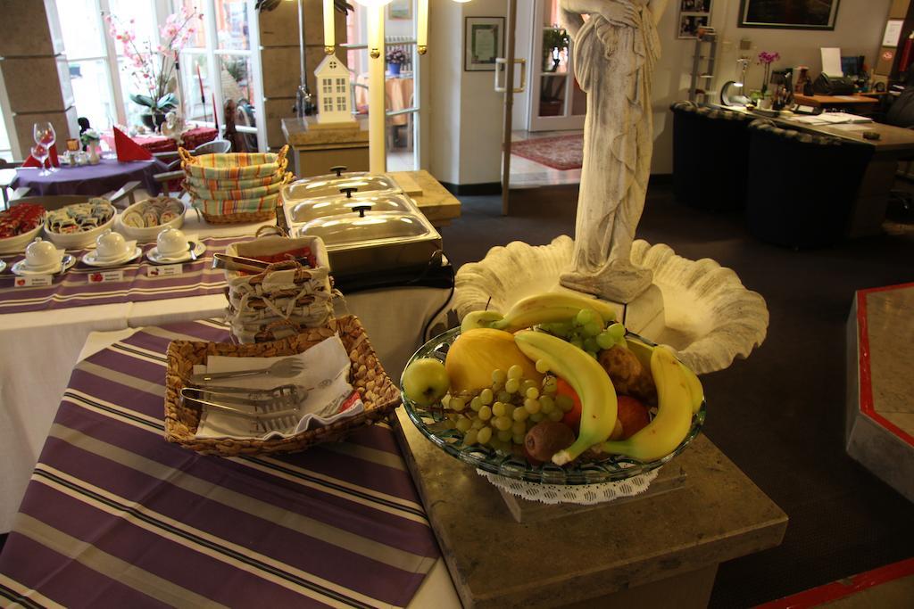 Hotel Am Schloss Neuenstein Buitenkant foto